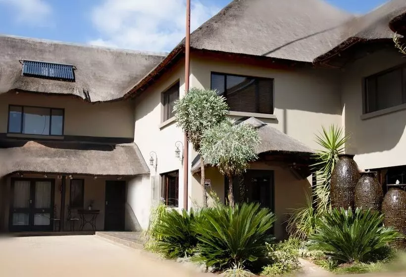 هتل Monte Christo Country Lodge