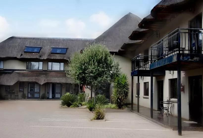 هتل Monte Christo Country Lodge