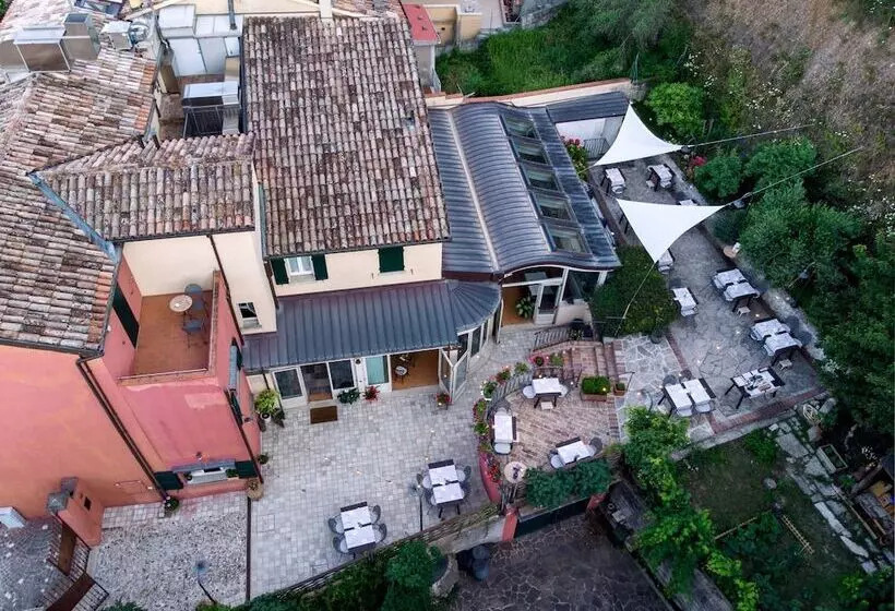 Hotelli La Locanda Del Povero Diavolo