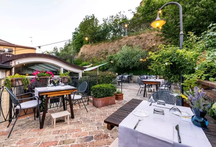 Hotelli La Locanda Del Povero Diavolo