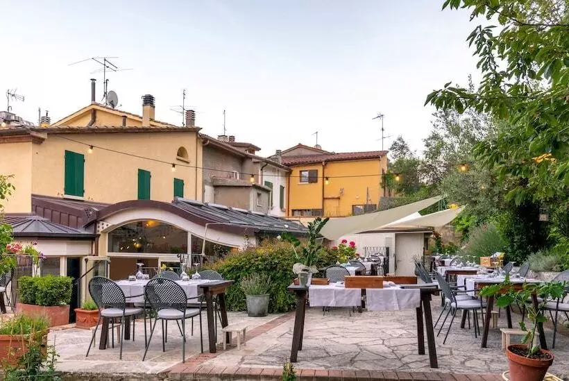 Hotelli La Locanda Del Povero Diavolo