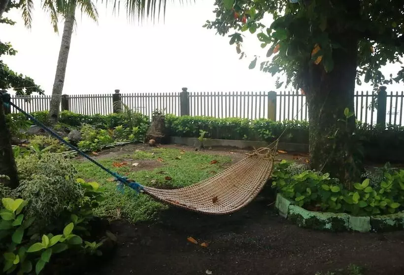 ホテル Reddoorz At July S Haven Seaside Pension Camiguin