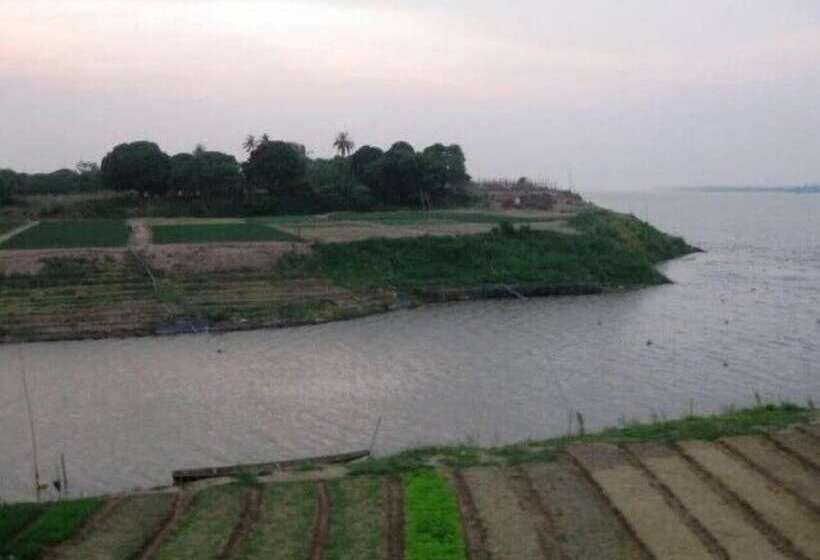 Wangnamkam Riverside Resort