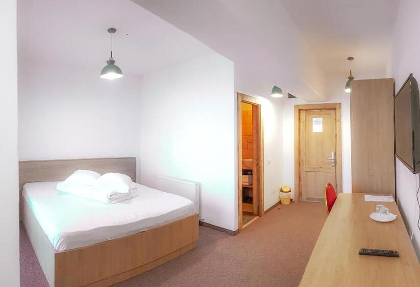 بنسيون Casa Lazaroiu