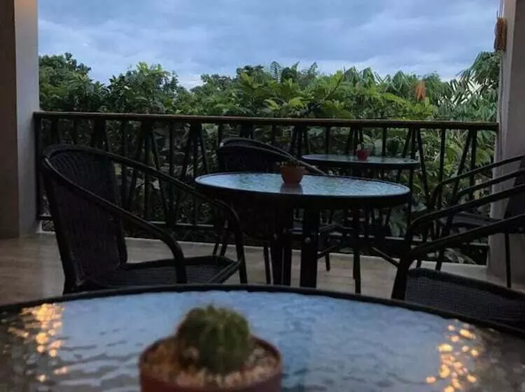 Hotelli Sut Jai House