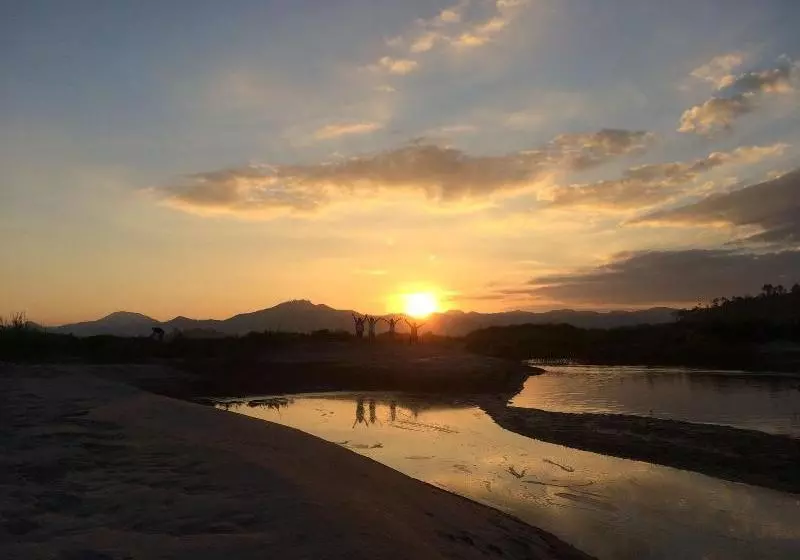 Hotelli Mekong Riverside Resort & Camping