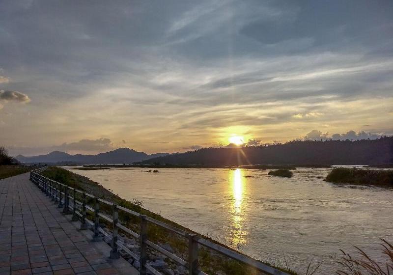 Hotelli Mekong Riverside Resort & Camping