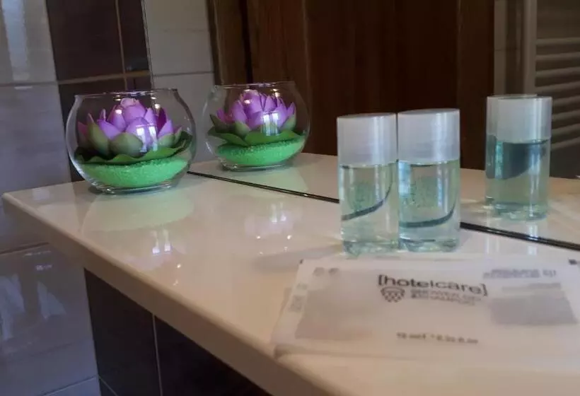 Majatalo House Flora