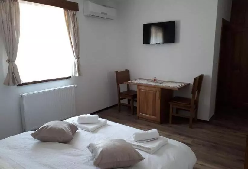 Majatalo House Flora