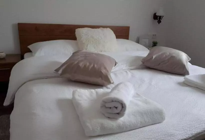 Majatalo House Flora