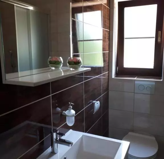 Majatalo House Flora