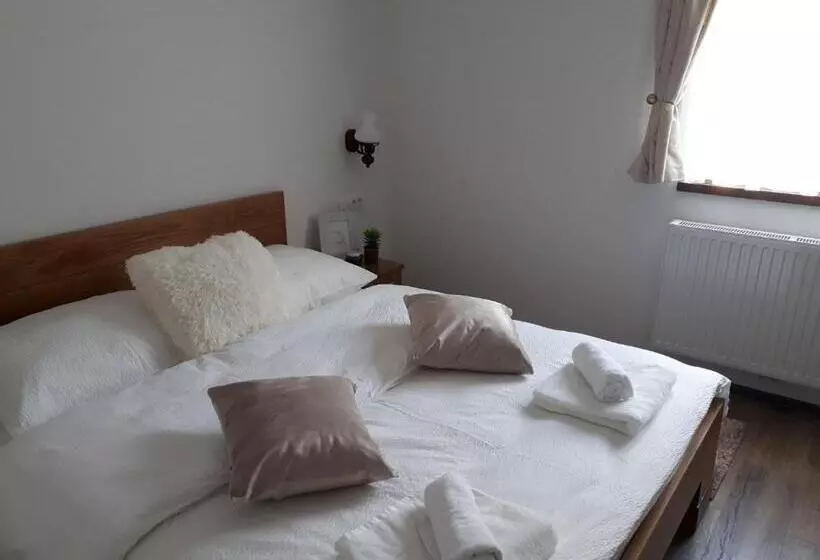 Majatalo House Flora