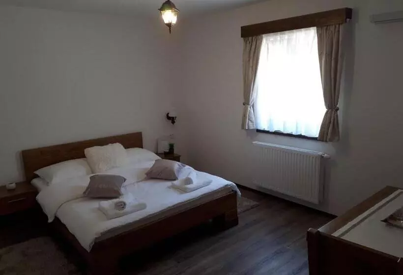 Majatalo House Flora