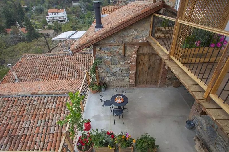 ペンション Lyhnos