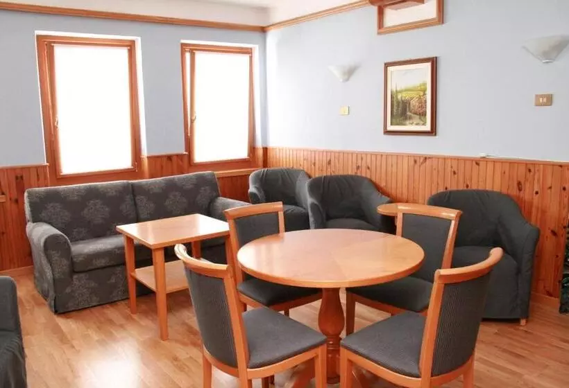 Hotelli Albergo Cristofoli