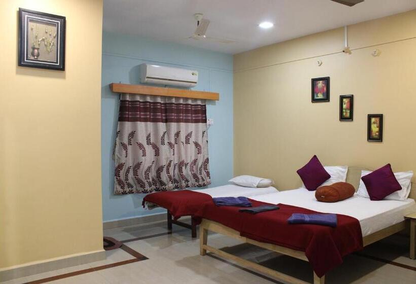 ホテル Nisarg Resort