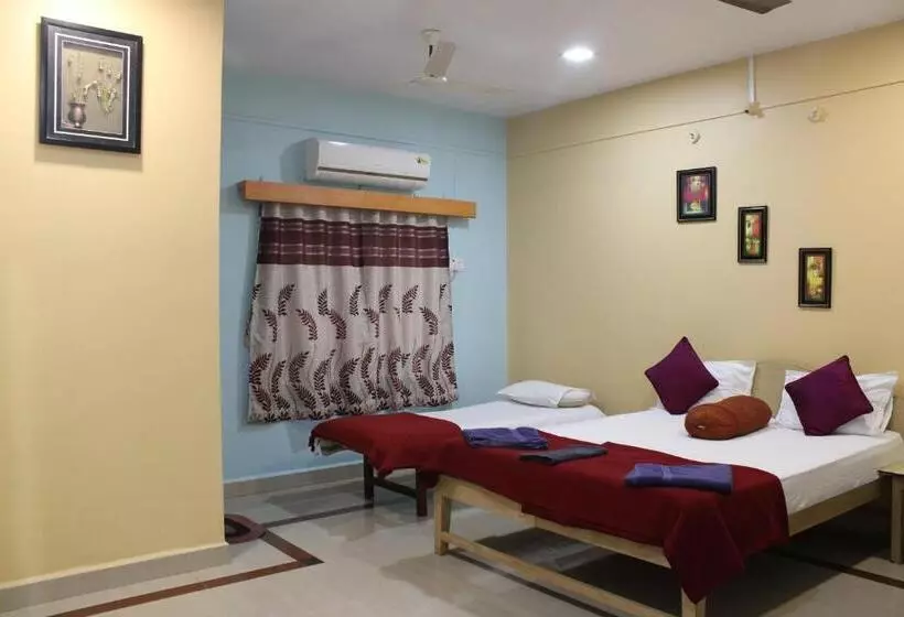 Hotelli Nisarg Resort