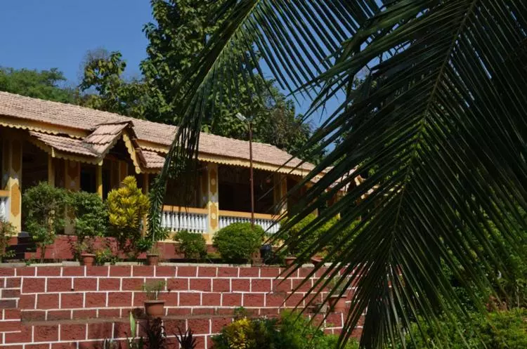 Hotelli Nisarg Resort