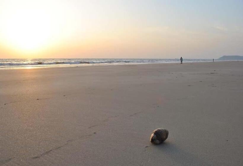 ホテル Nisarg Resort