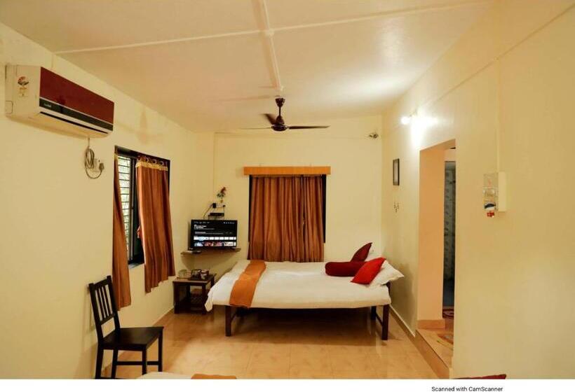 ホテル Nisarg Resort