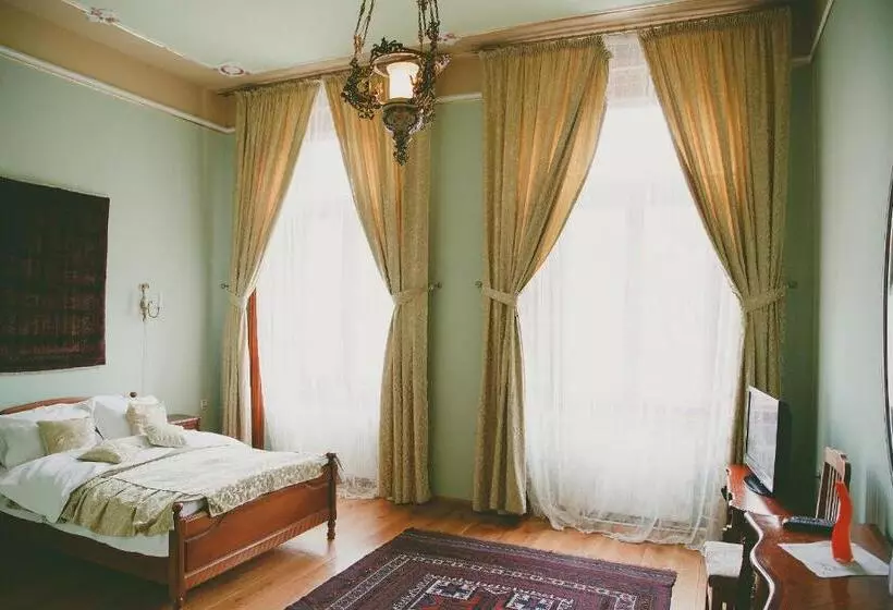 هاستل Conac Polizu