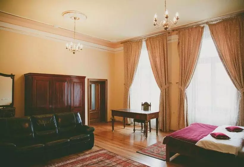 هاستل Conac Polizu