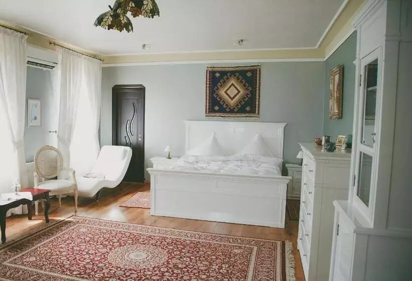 هاستل Conac Polizu