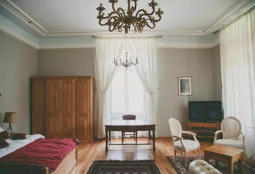 هاستل Conac Polizu