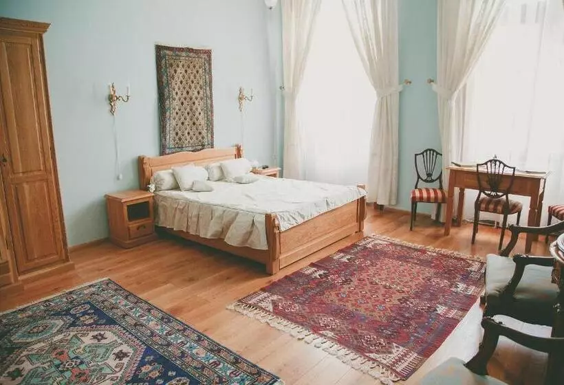 هاستل Conac Polizu