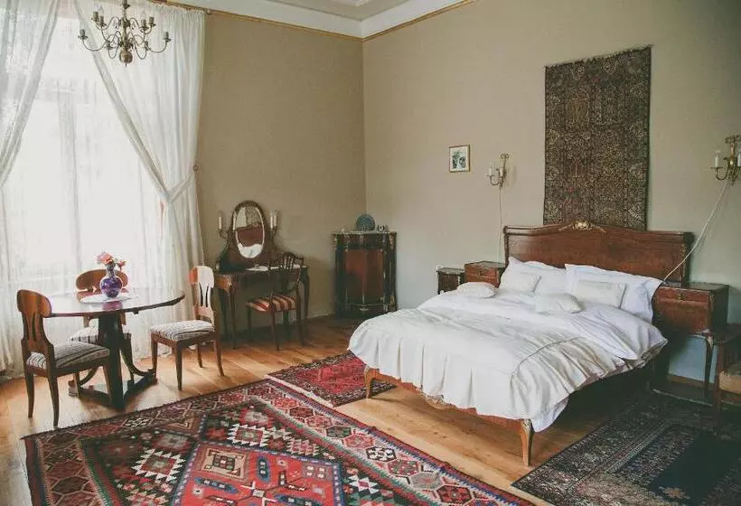 هاستل Conac Polizu