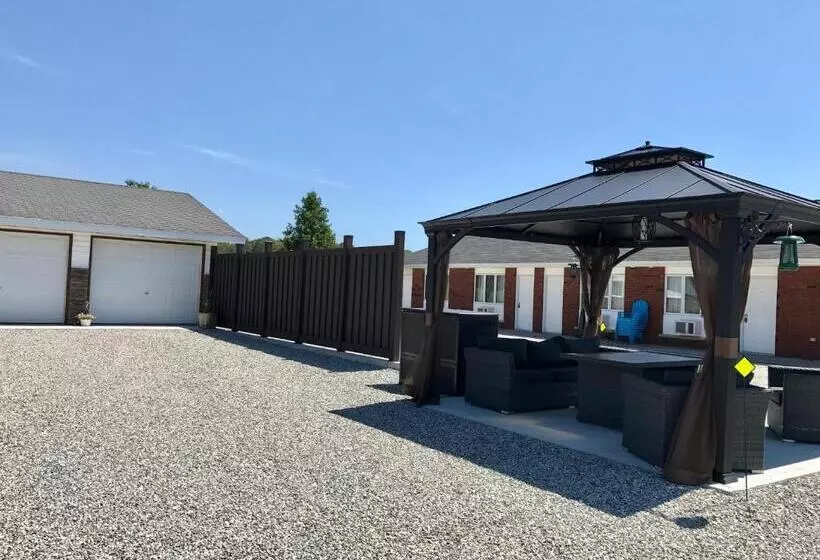 Retkeilymaja Manitoulin Inn