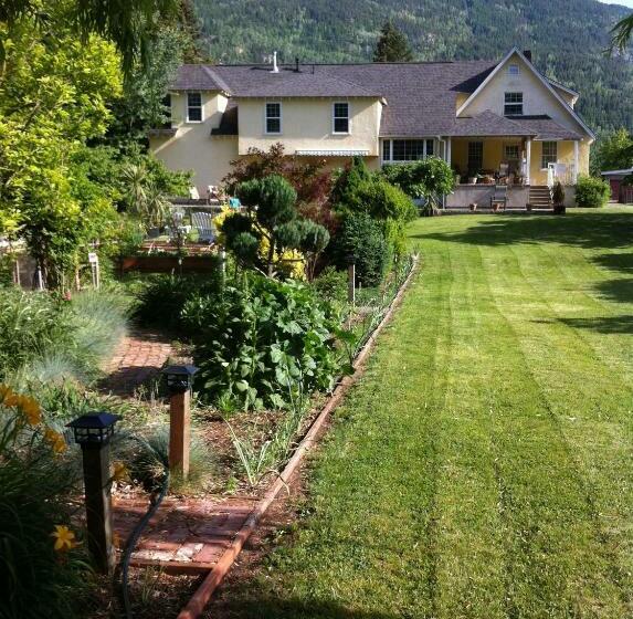 Genelle House B&b Guest House