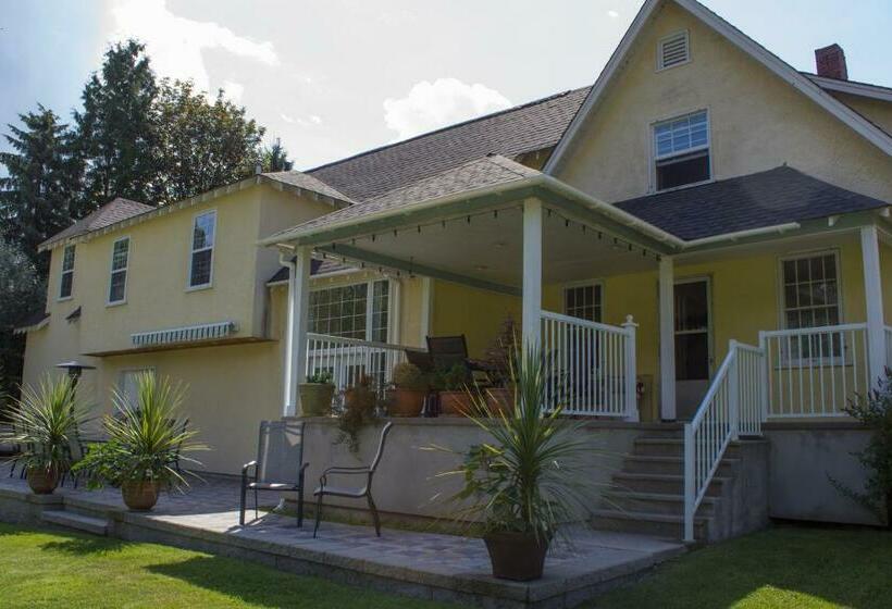 Genelle House B&b Guest House