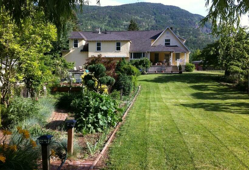 Genelle House B&b Guest House