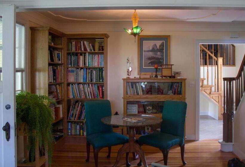 Genelle House B&b Guest House