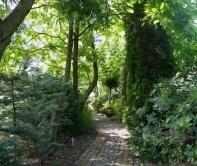 Genelle House B&b Guest House