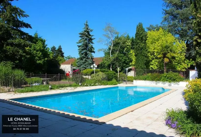 ホテル Hôtel Restaurant Le Chanel