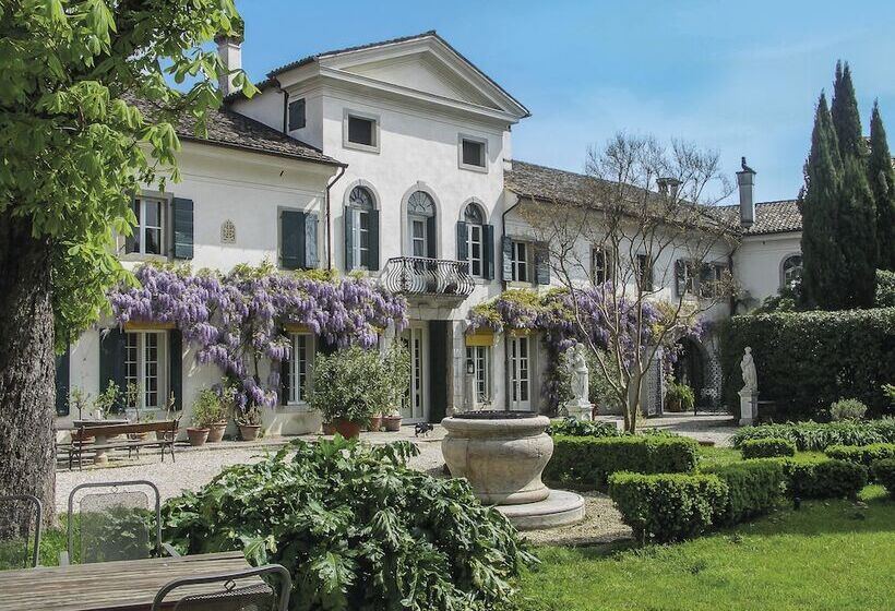 בית מלון כפרי Villa Di Tissano