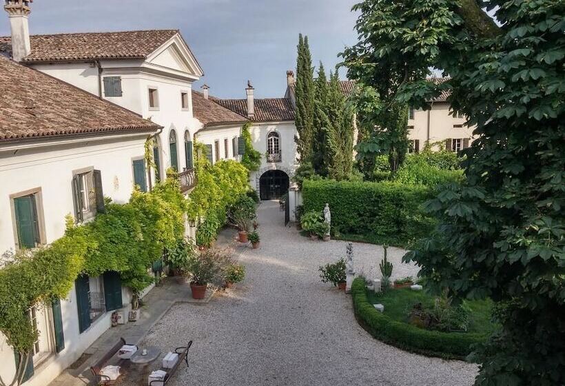 בית מלון כפרי Villa Di Tissano