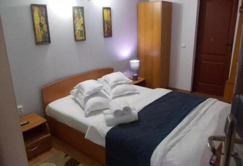 Pensiunea Poiana Soarelui