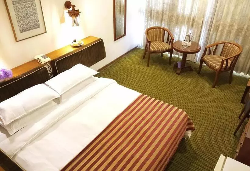 هتل Oriental Palace