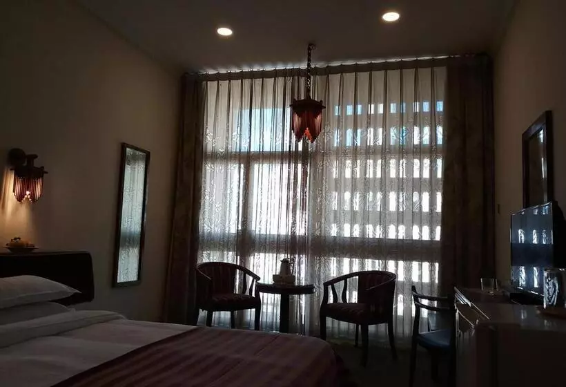 هتل Oriental Palace