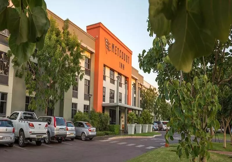 هتل Peermont Metcourt Inn At The Grand Palm Gaborone