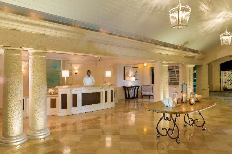 هتل The Sands At Grace Bay