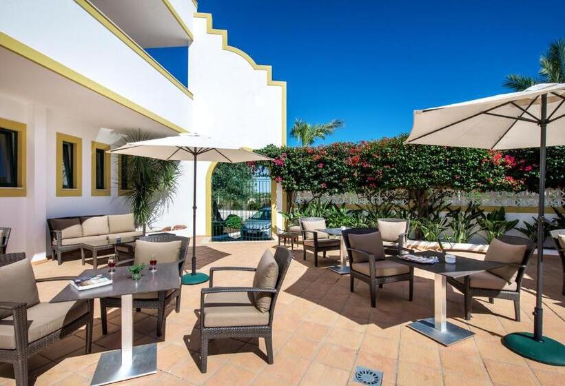 استراحتگاه Vale D El Rei Hotel & Villas