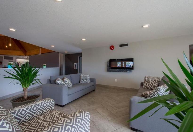 הוסטל Grand Marshal Inn