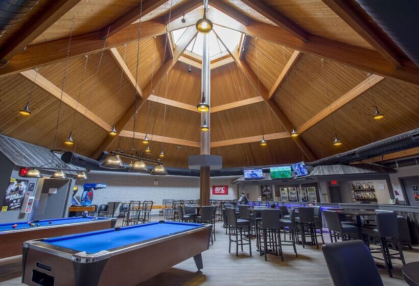 הוסטל Grand Marshal Inn