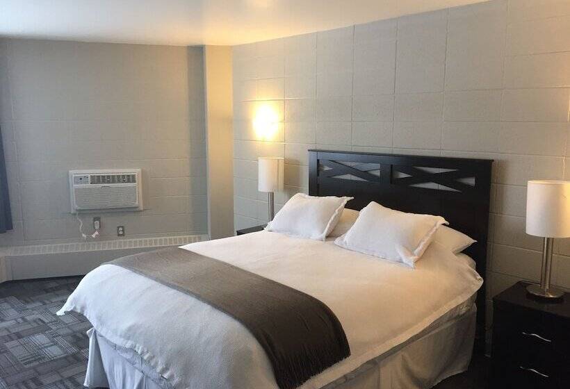 הוסטל Grand Marshal Inn