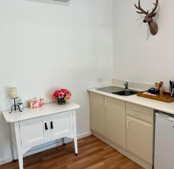 בית מלון כפרי Birchwood Cottage