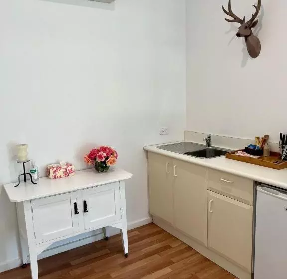 ホテル Birchwood Cottage